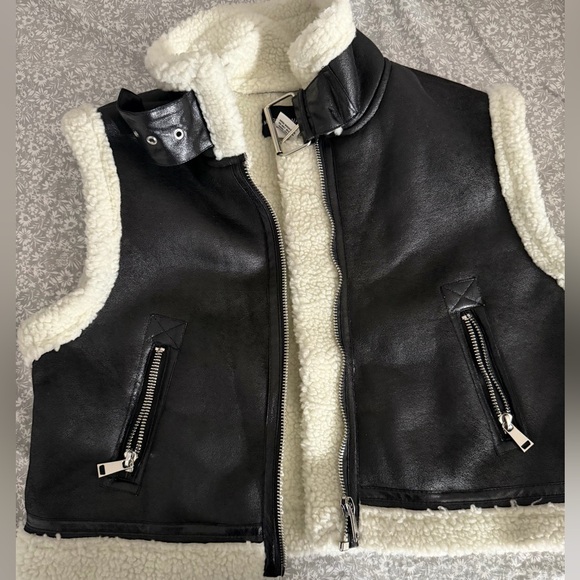 mark edwards Jackets & Blazers - Chic Black and White Shearling Vest